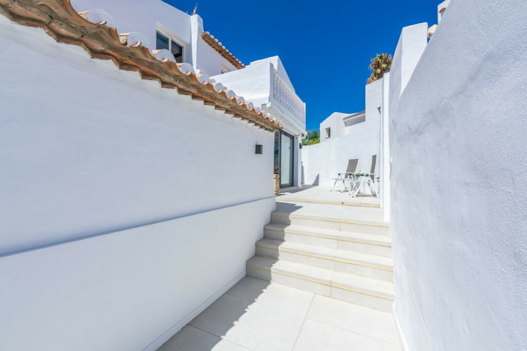 Detached Villa Estepona Málaga - image 64
