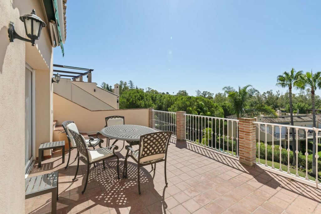 Penthouse Nueva Andalucía Málaga - image 9