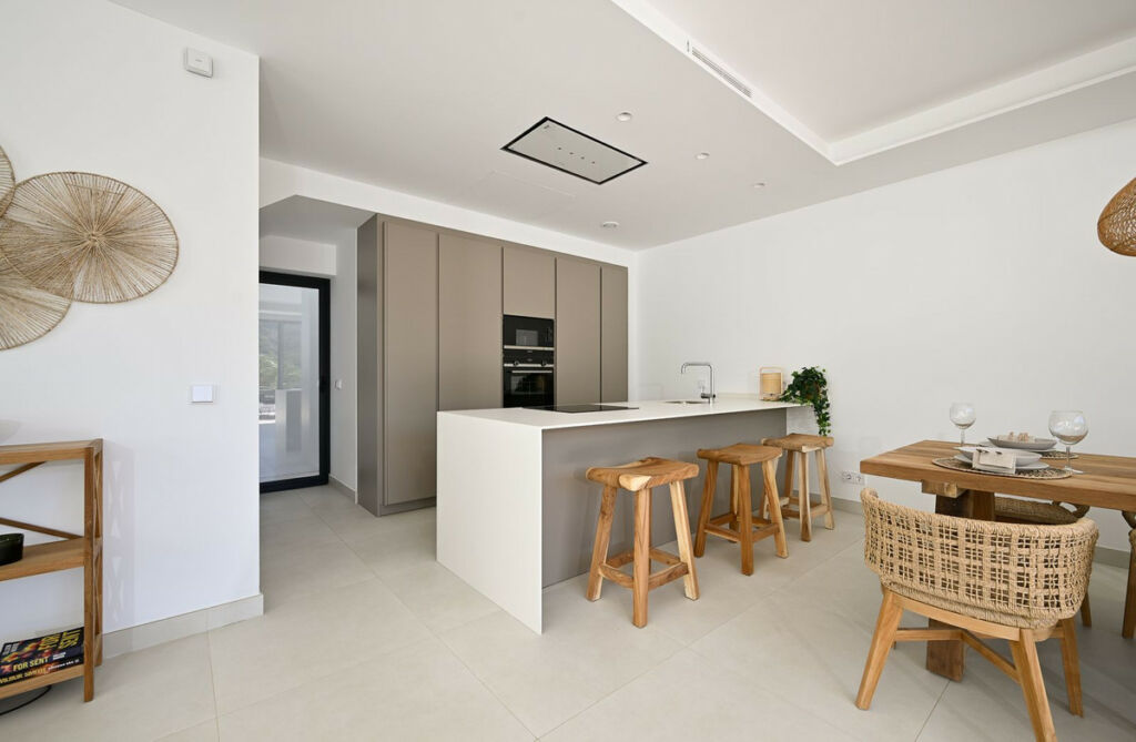 Detached Villa Benalmadena Pueblo Málaga - image 8