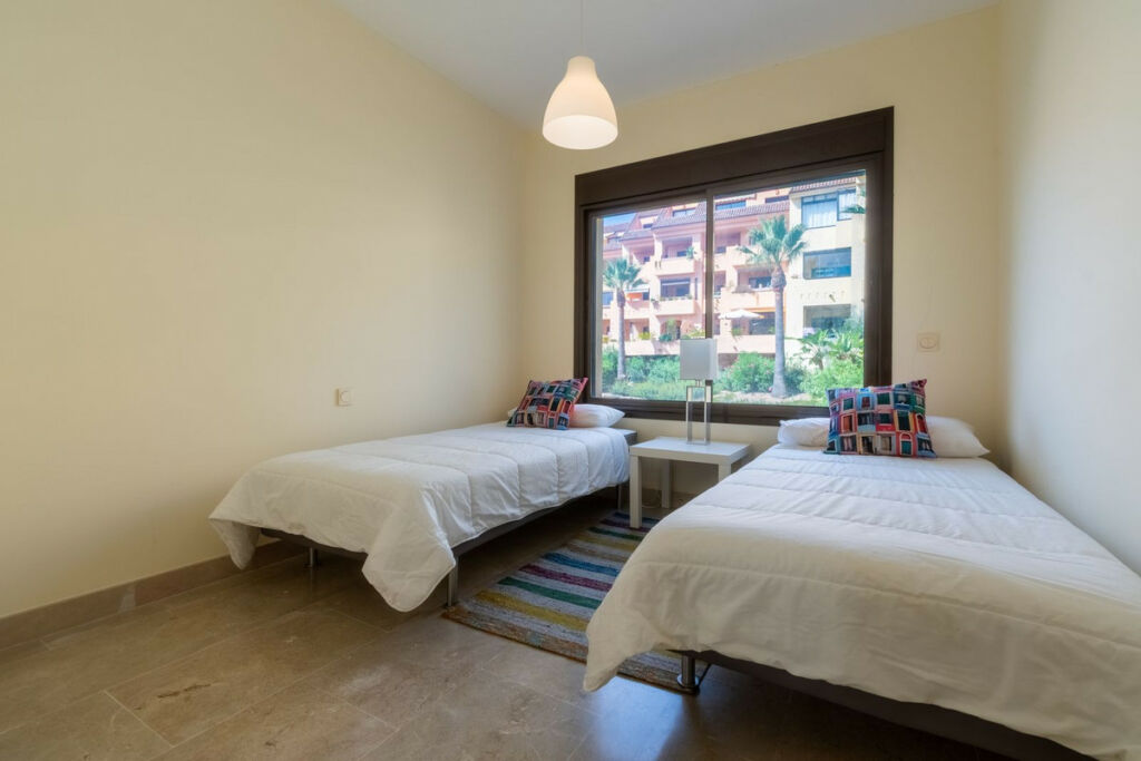 Middle Floor Apartment La Duquesa Málaga - image 7