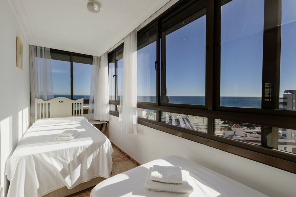 Middle Floor Apartment Playamar Málaga - image 7