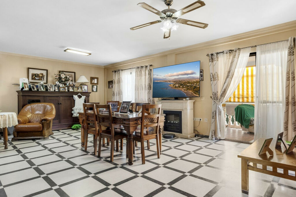 Detached Villa Estepona Málaga - image 7