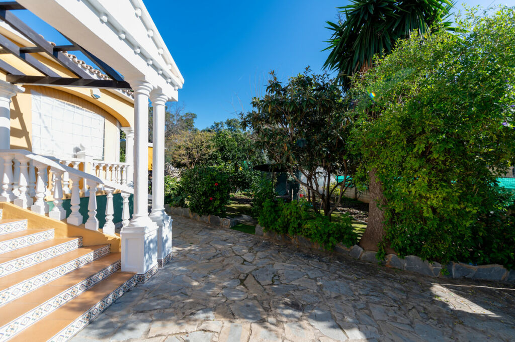 Detached Villa Las Chapas Málaga - image 7