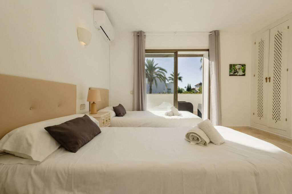 Detached Villa Las Chapas Málaga - image 7