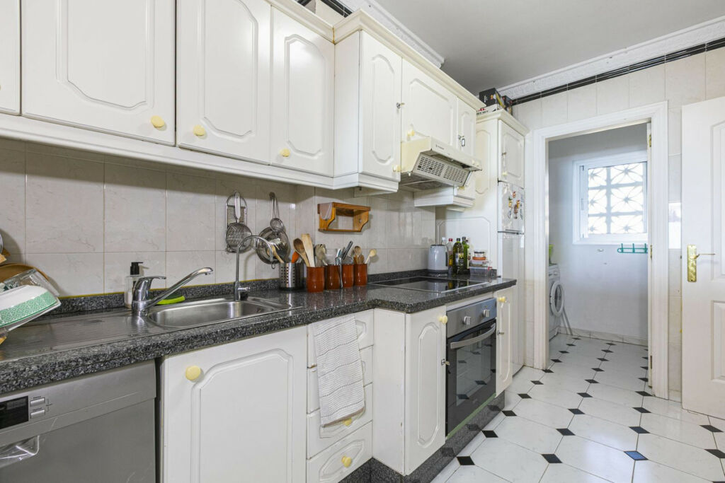 Middle Floor Apartment Fuengirola Málaga - image 7
