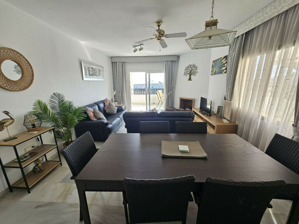 Middle Floor Apartment Calahonda Málaga - image 8