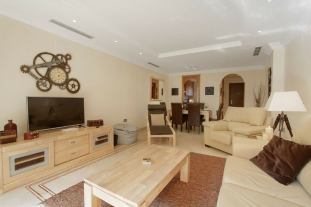 Ground Floor Apartment Aloha Málaga - image 7