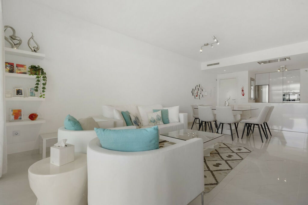 Middle Floor Apartment New Golden Mile Málaga - image 7