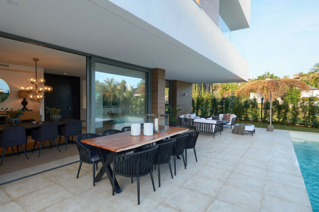 Detached Villa Estepona Málaga - image 7