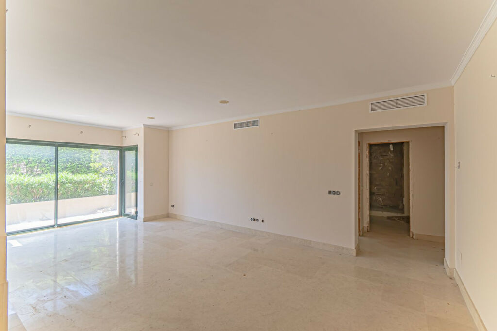 Ground Floor Apartment Benahavís Málaga - image 7