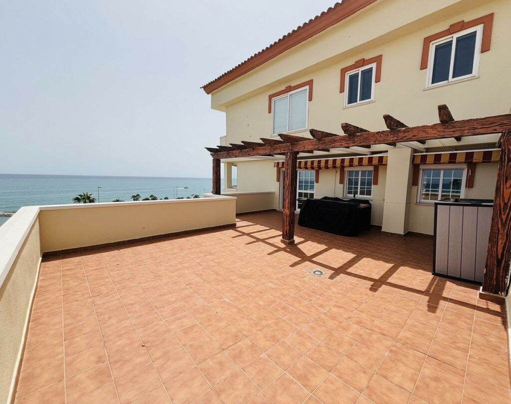 Middle Floor Apartment Benalmadena Málaga - image 7