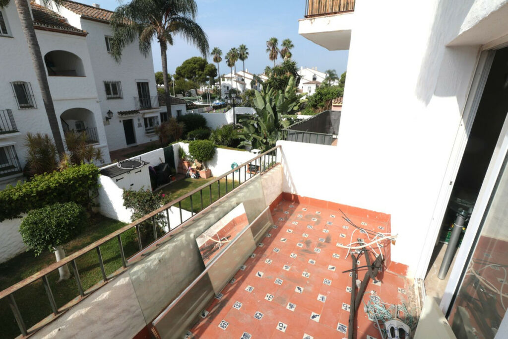 Middle Floor Apartment New Golden Mile Málaga - image 7