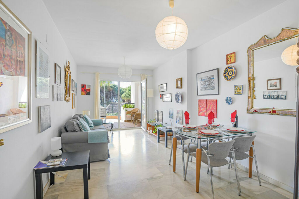Middle Floor Apartment Calahonda Málaga - image 7