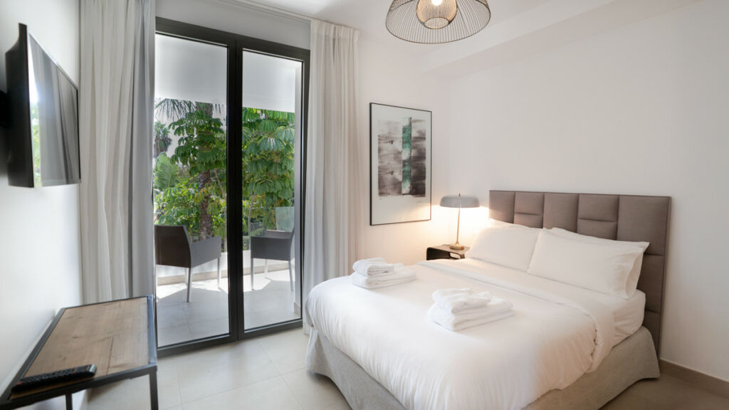 Detached Villa Estepona Málaga - image 7