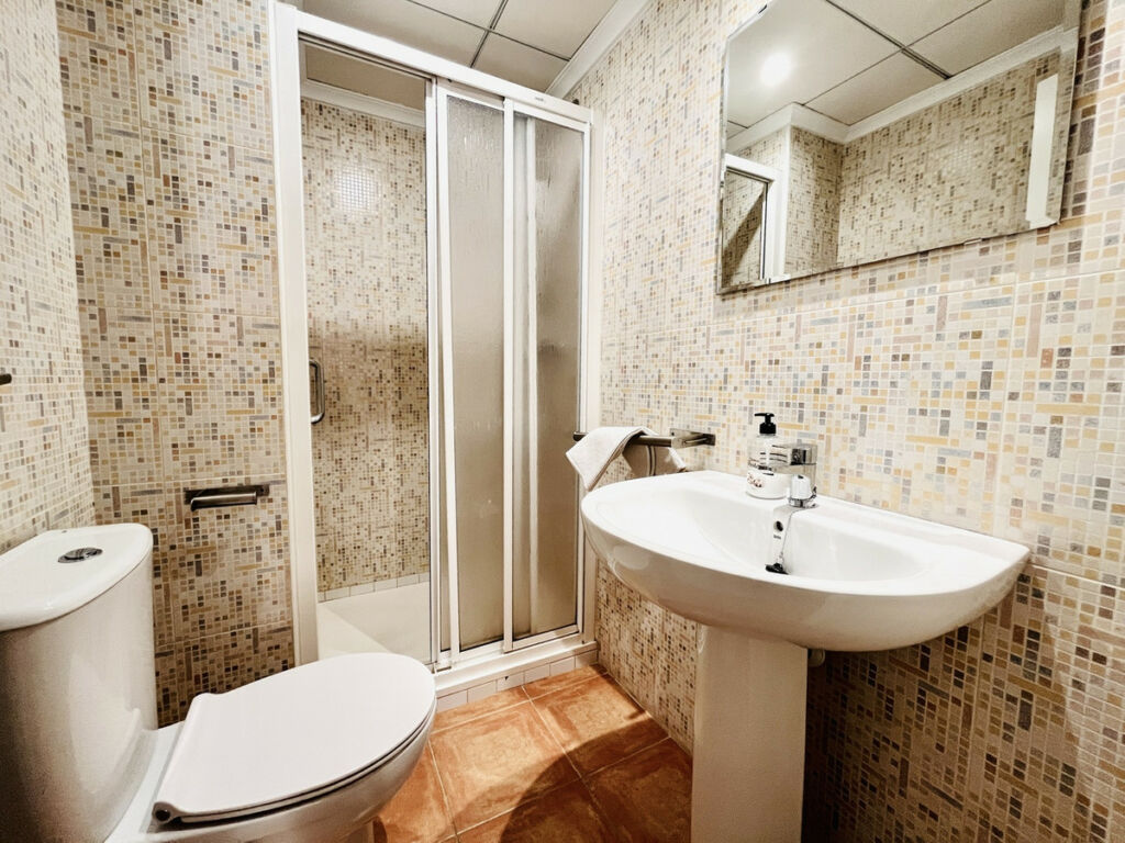 Middle Floor Apartment Guardamar del Segura Alicante - image 7