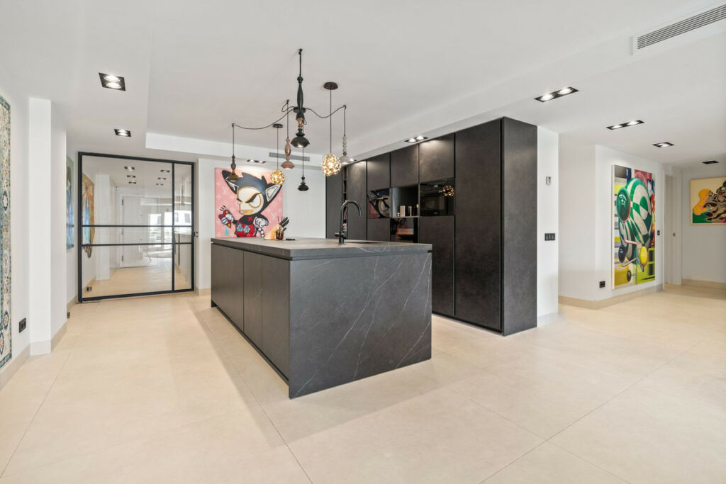 Middle Floor Apartment Puerto Banús Málaga - image 8