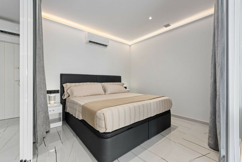 Top Floor Studio Puerto Banús Málaga - image 7