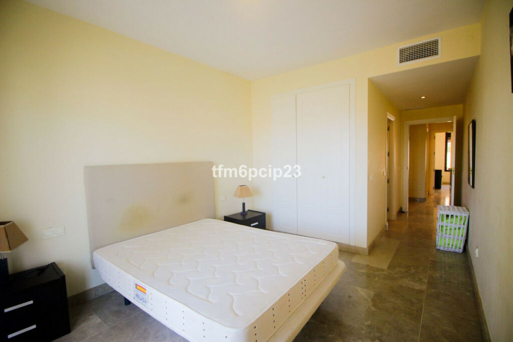 Middle Floor Apartment La Duquesa Málaga - image 7