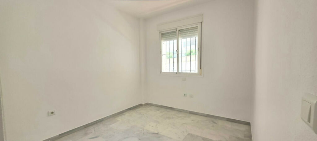Middle Floor Apartment Casares Málaga - image 7