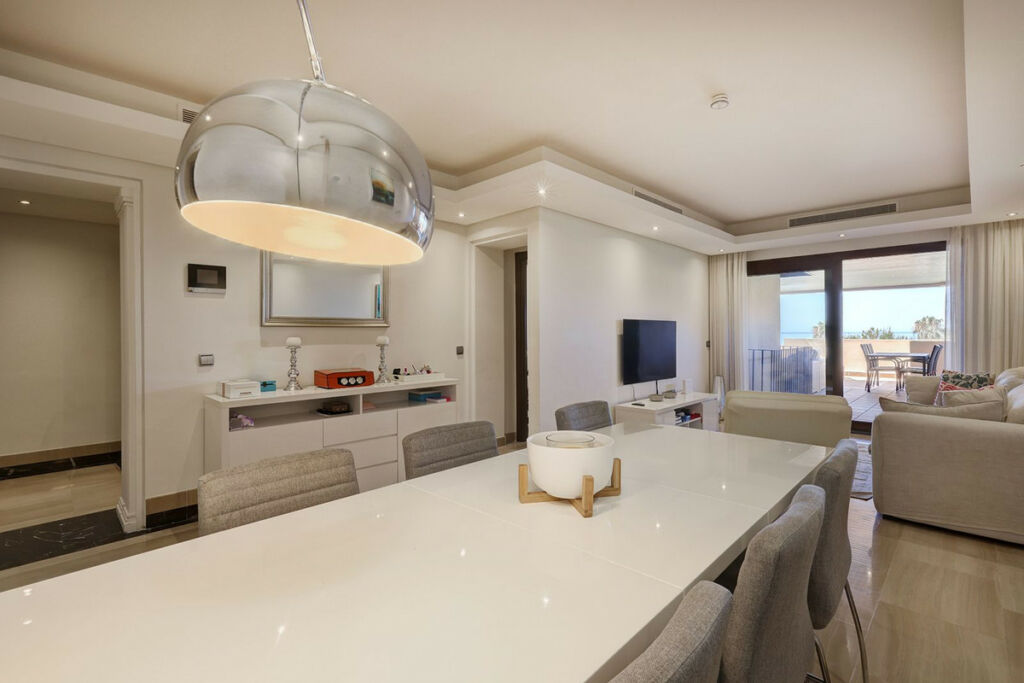 Middle Floor Apartment Estepona Málaga - image 7
