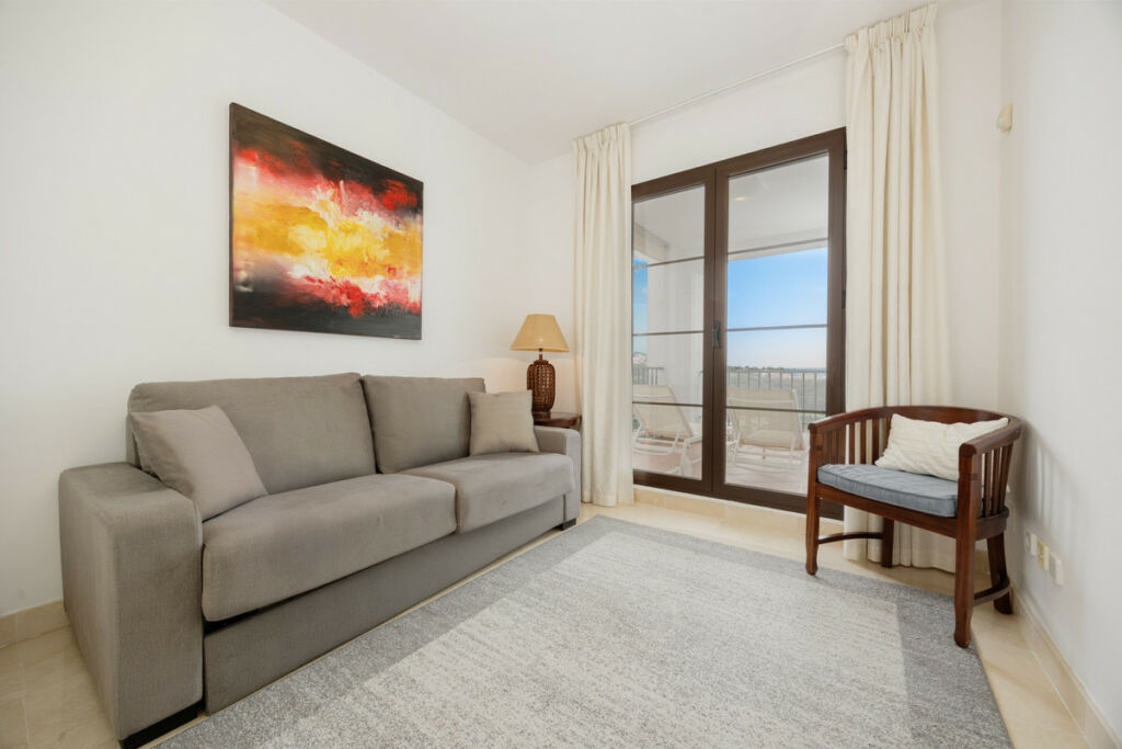 Middle Floor Apartment Los Arqueros Málaga - image 7
