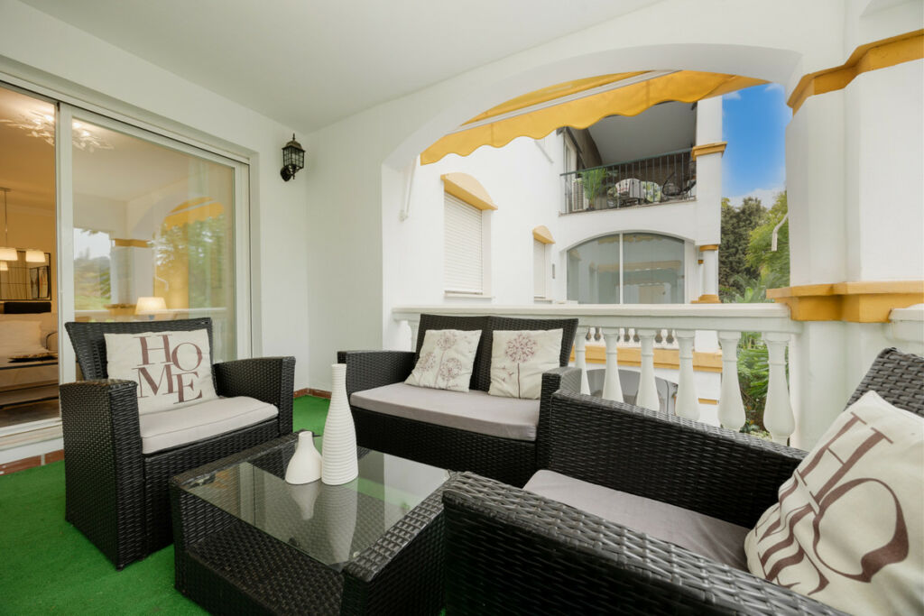 Middle Floor Apartment Nueva Andalucía Málaga - image 6