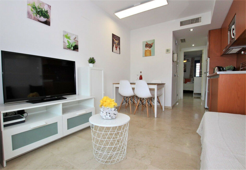 Middle Floor Apartment Torrequebrada Málaga - image 7