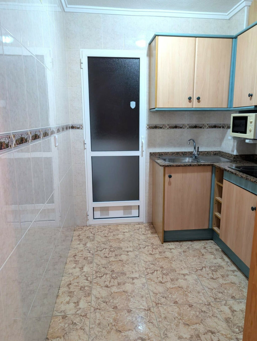 Middle Floor Apartment Torrevieja Alicante - image 7