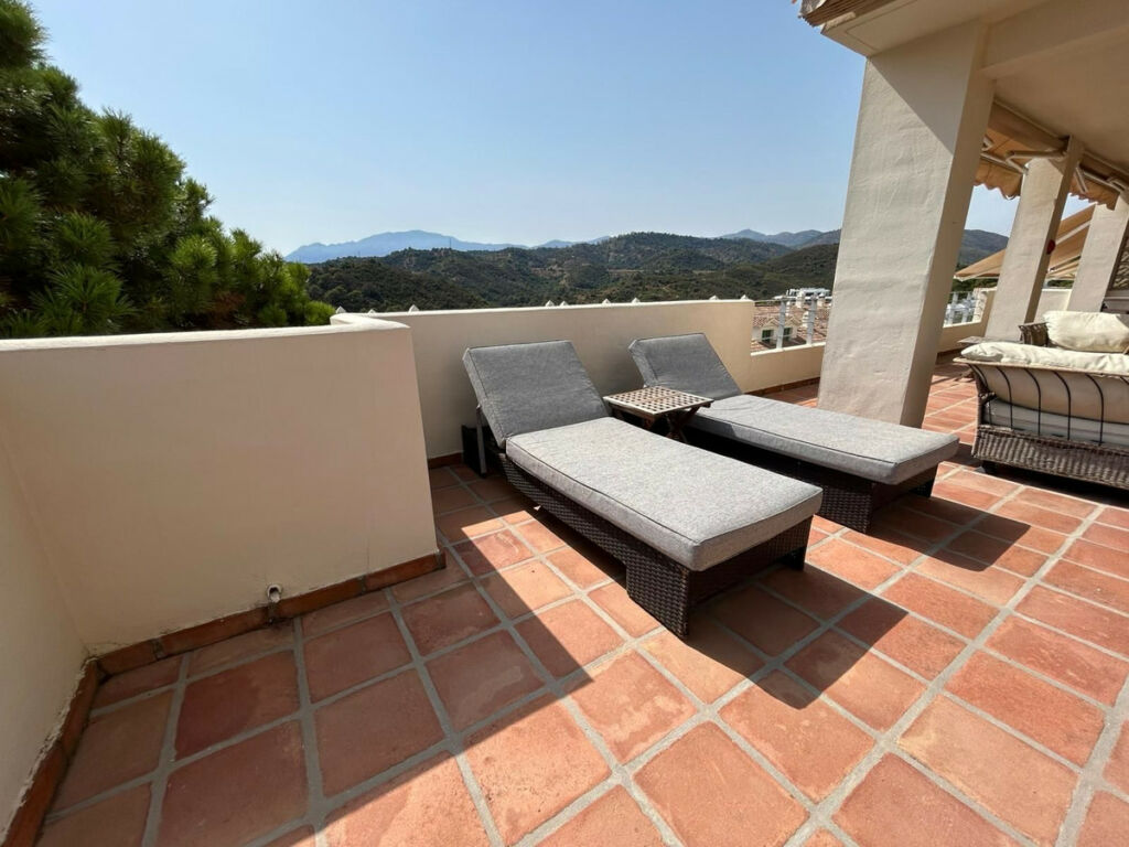 Middle Floor Apartment Selwo Málaga - image 7