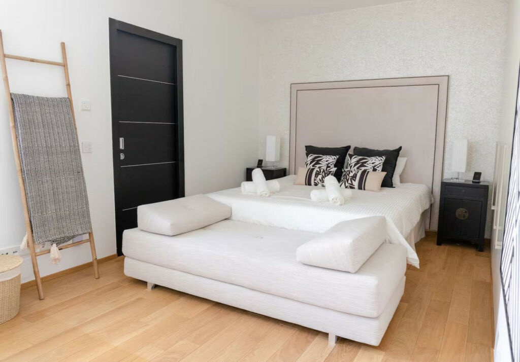 Townhouse Sierra Blanca Málaga - image 7