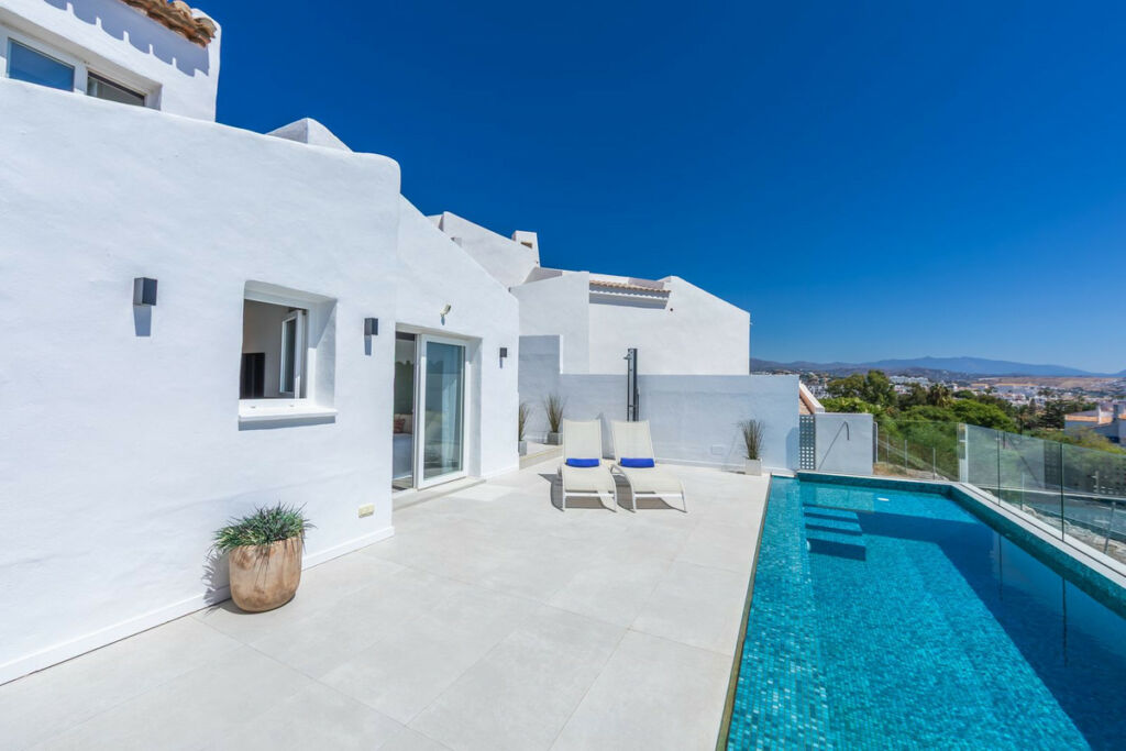 Detached Villa Estepona Málaga - image 7