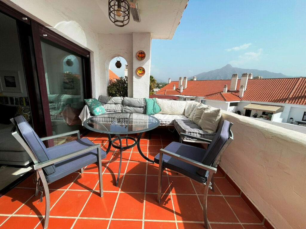 Middle Floor Apartment Nueva Andalucía Málaga - image 7