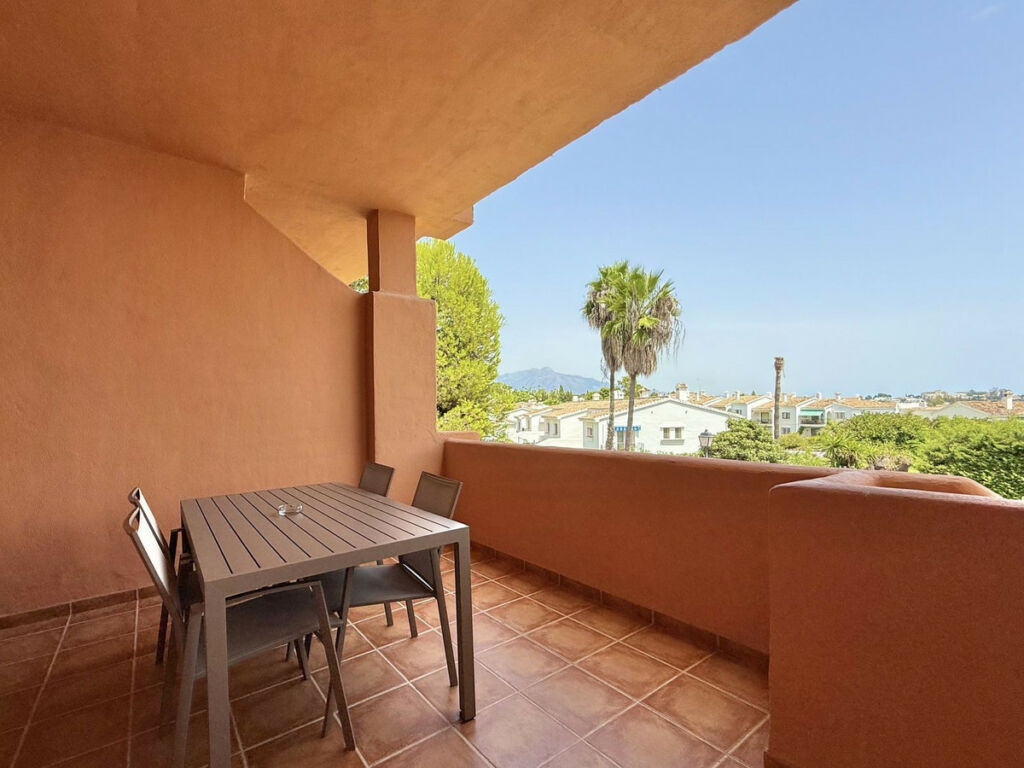 Middle Floor Apartment Benahavís Málaga - image 7