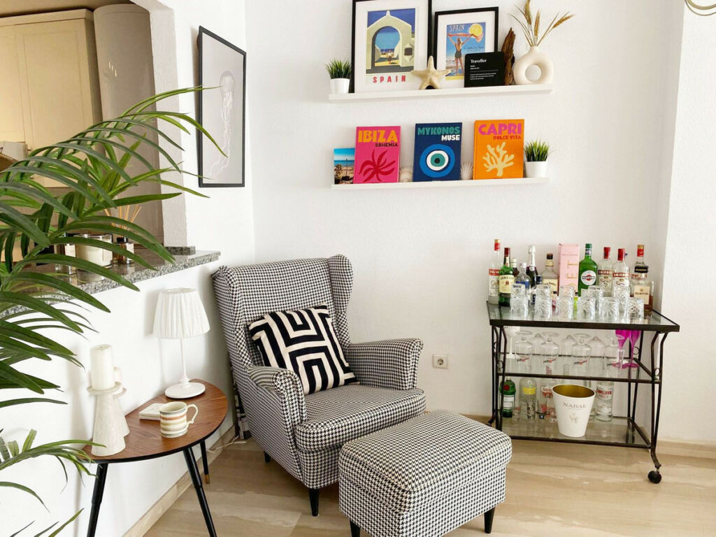 Middle Floor Apartment Carvajal Málaga - image 7