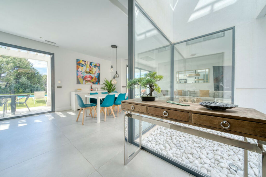 Detached Villa Estepona Málaga - image 7
