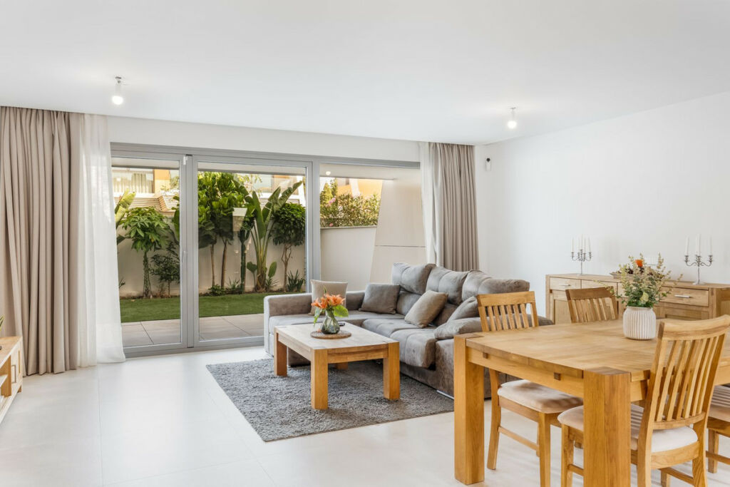 Townhouse El Chaparral Málaga - image 9