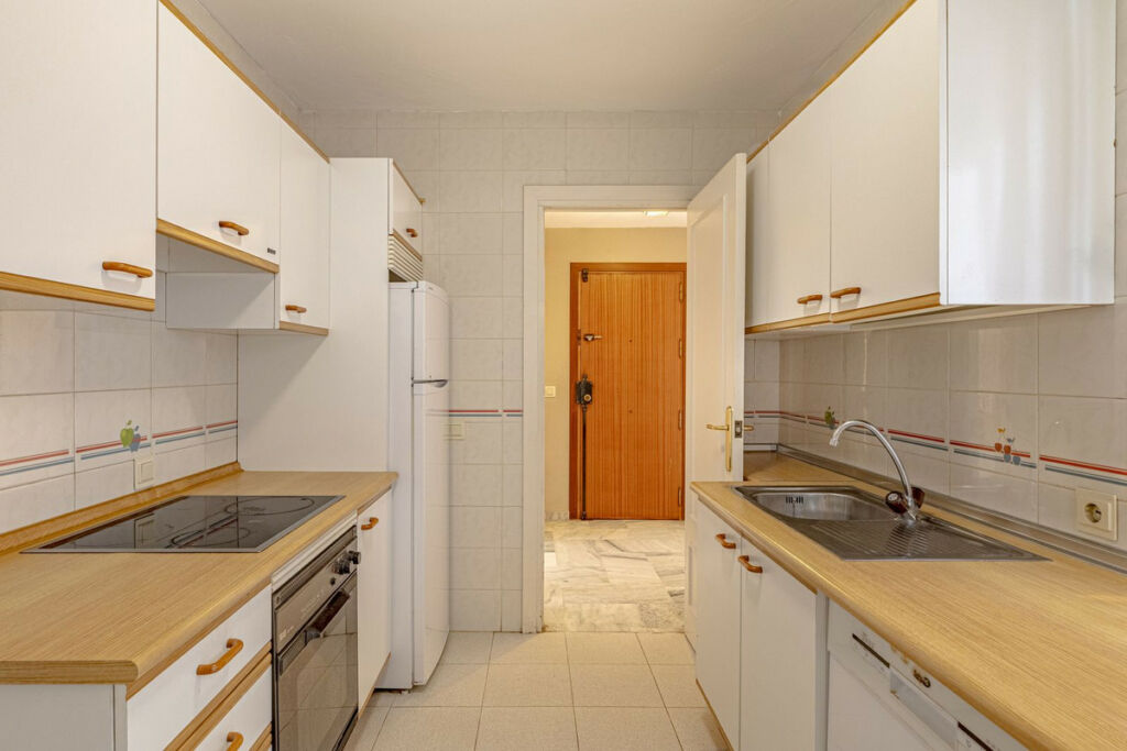 Middle Floor Apartment Los Boliches Málaga - image 7