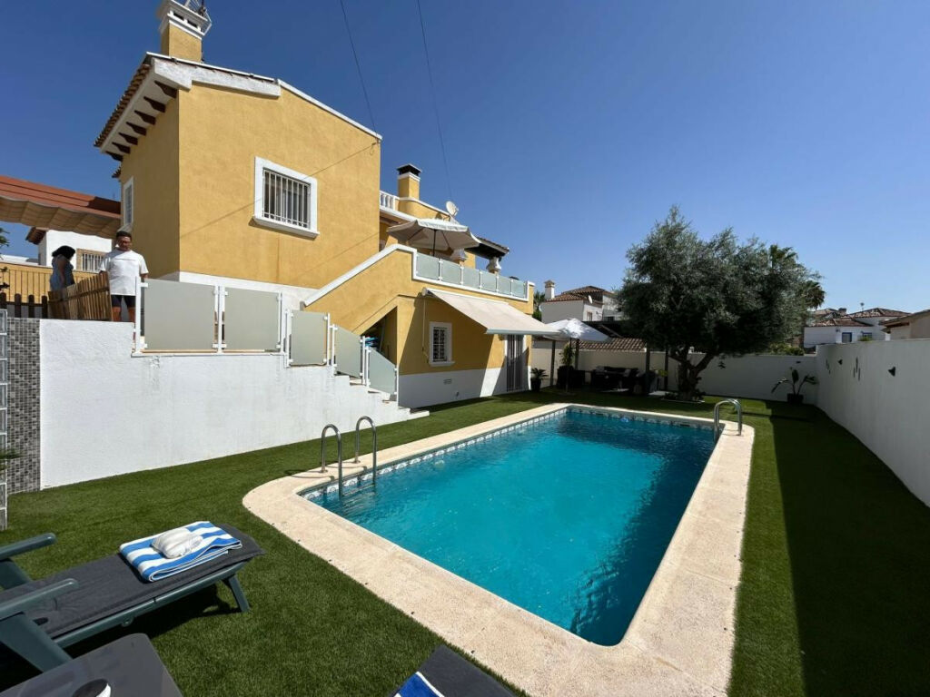 Detached Villa San Miguel de Salinas Alicante - image 7