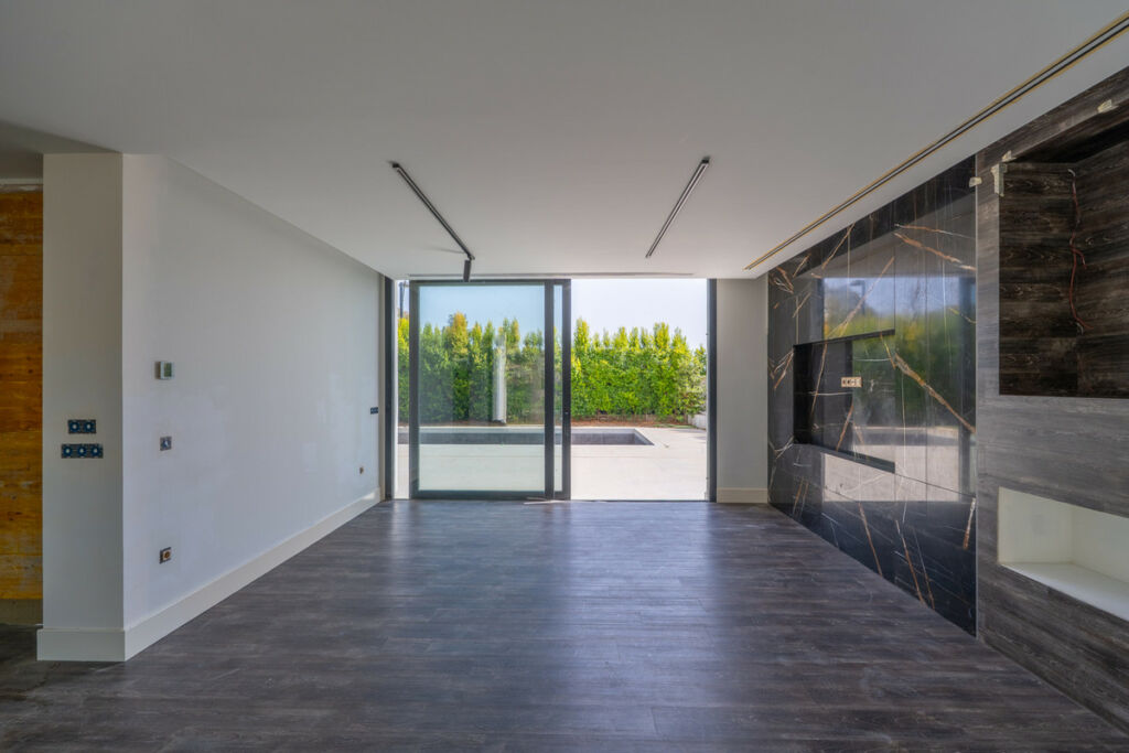 Detached Villa New Golden Mile Málaga - image 8