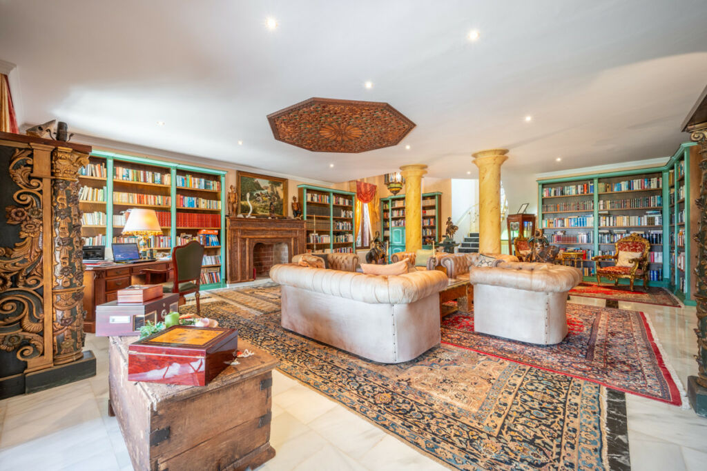 Detached Villa Estepona Málaga - image 7