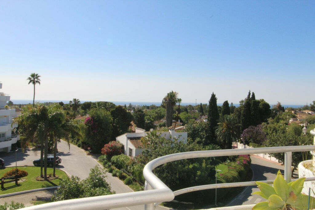Middle Floor Apartment Guadalmina Alta Málaga - image 7