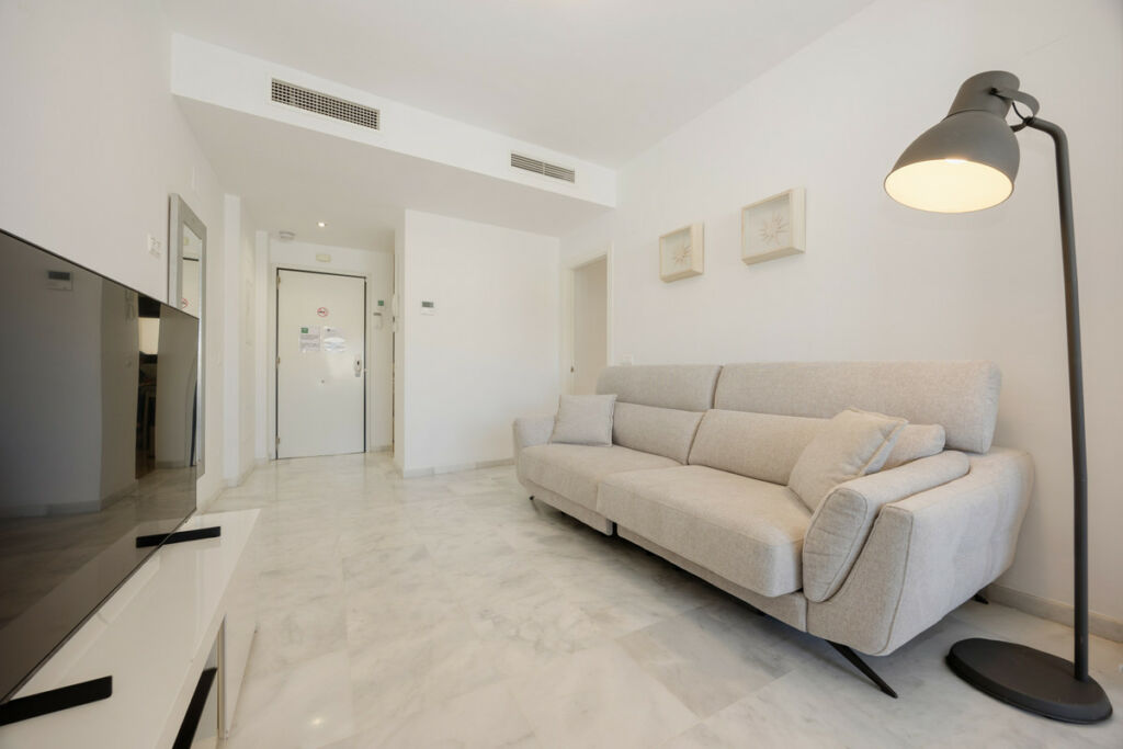 Middle Floor Apartment Estepona Málaga - image 7