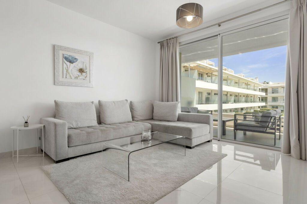 Middle Floor Apartment Estepona Málaga - image 7