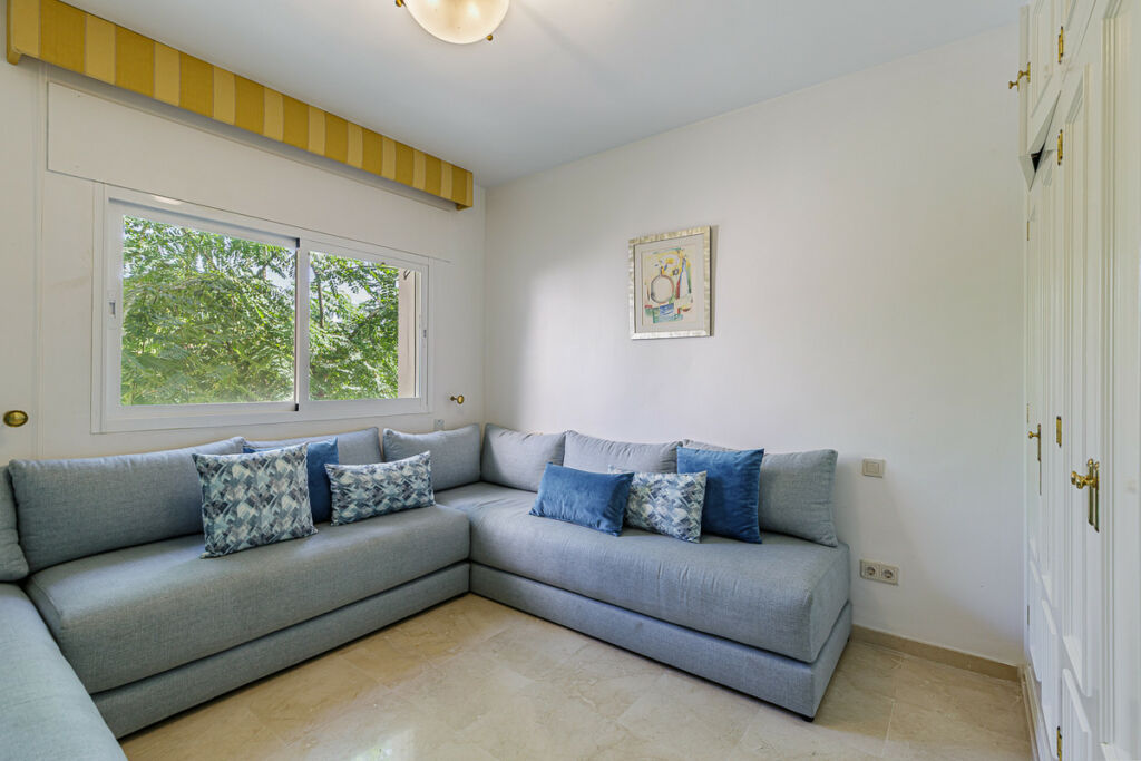 Middle Floor Apartment Estepona Málaga - image 7