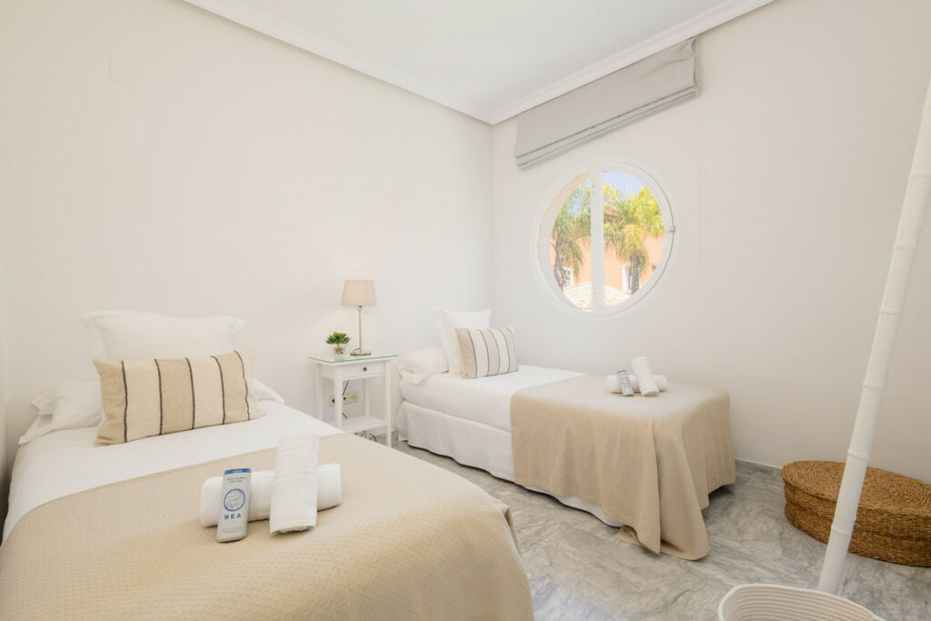 Townhouse Bahía de Marbella Málaga - image 7