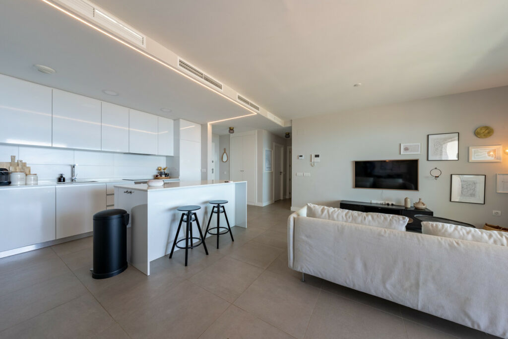 Middle Floor Apartment Benalmadena Málaga - image 7