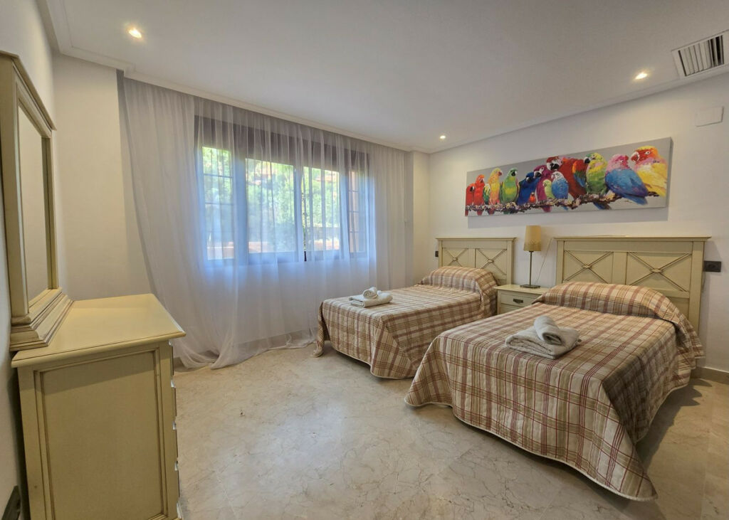 Ground Floor Apartment La Mairena Málaga - image 8