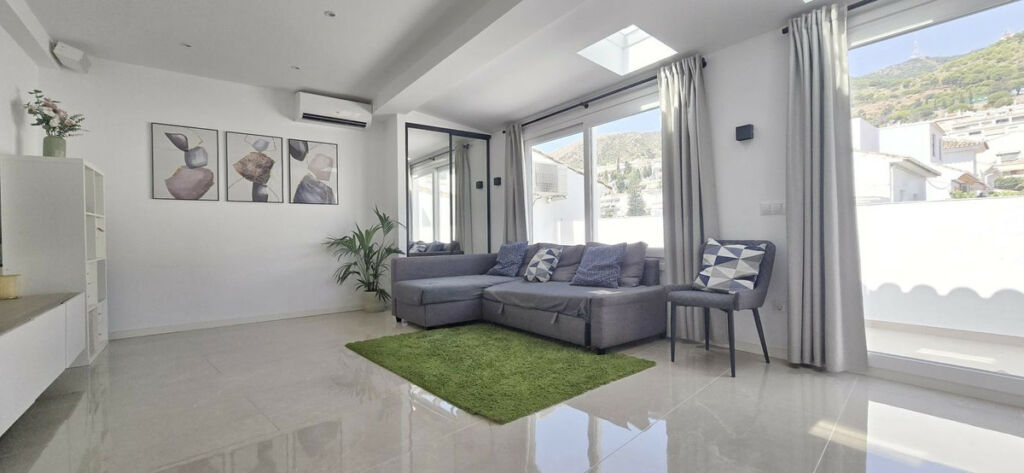 Penthouse Benalmadena Pueblo Málaga - image 7