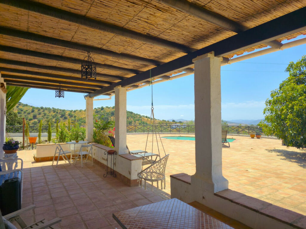 Detached Villa Riogordo Málaga - image 7
