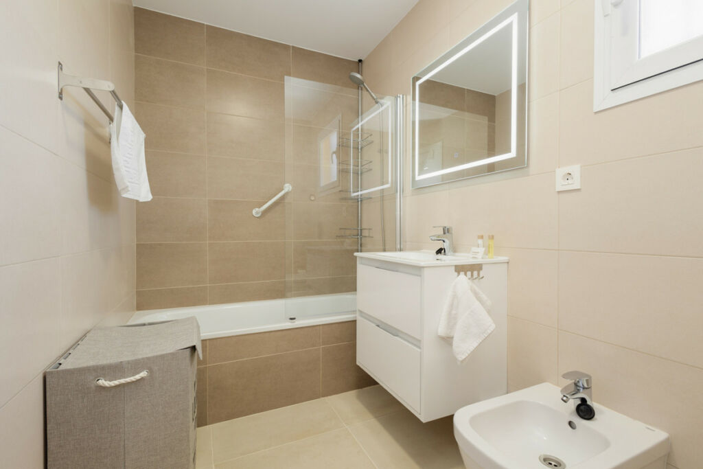 Middle Floor Apartment El Faro Málaga - image 7